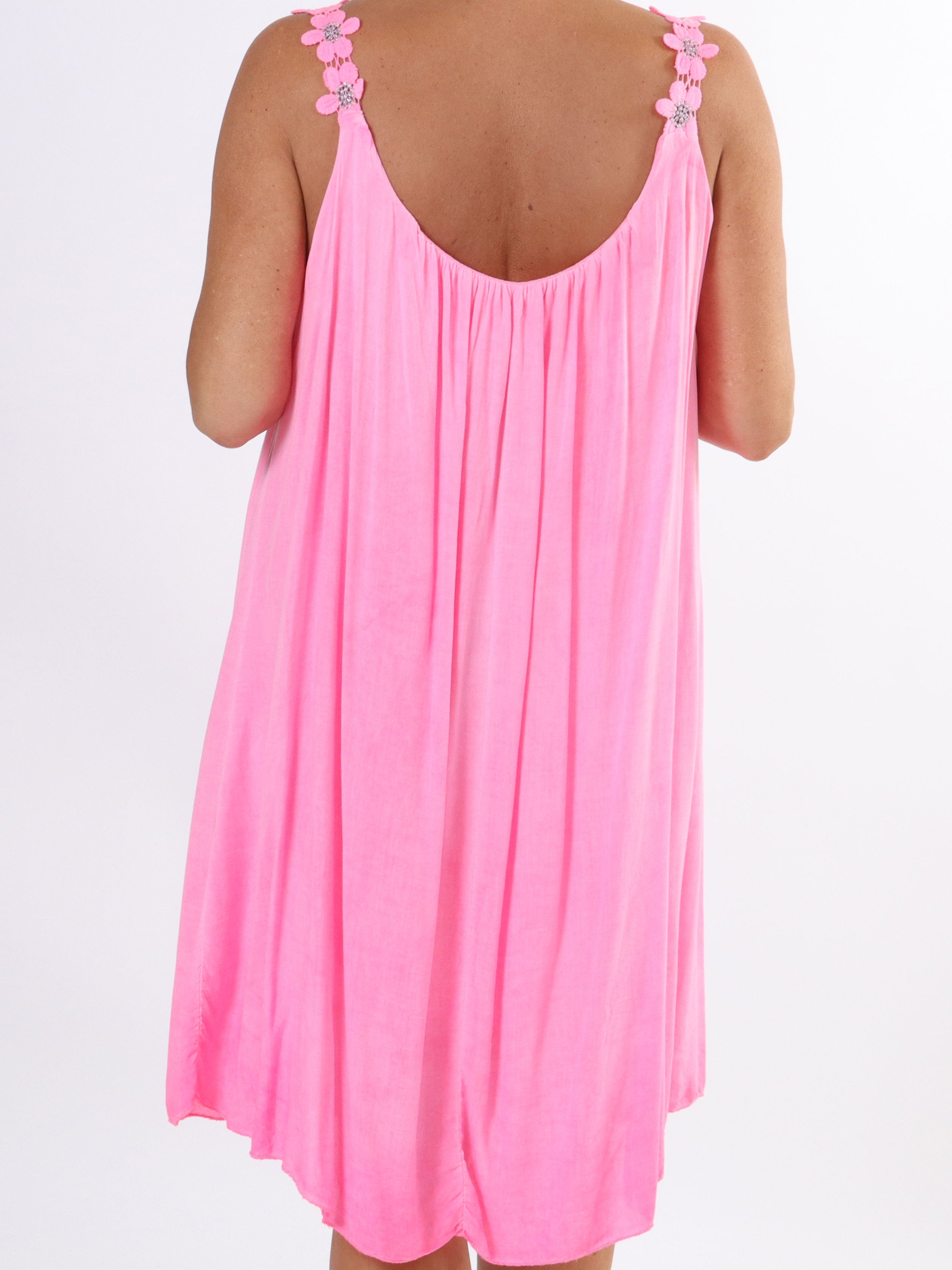 Ane - Sød plus size sommerkjole med broderet stroppe